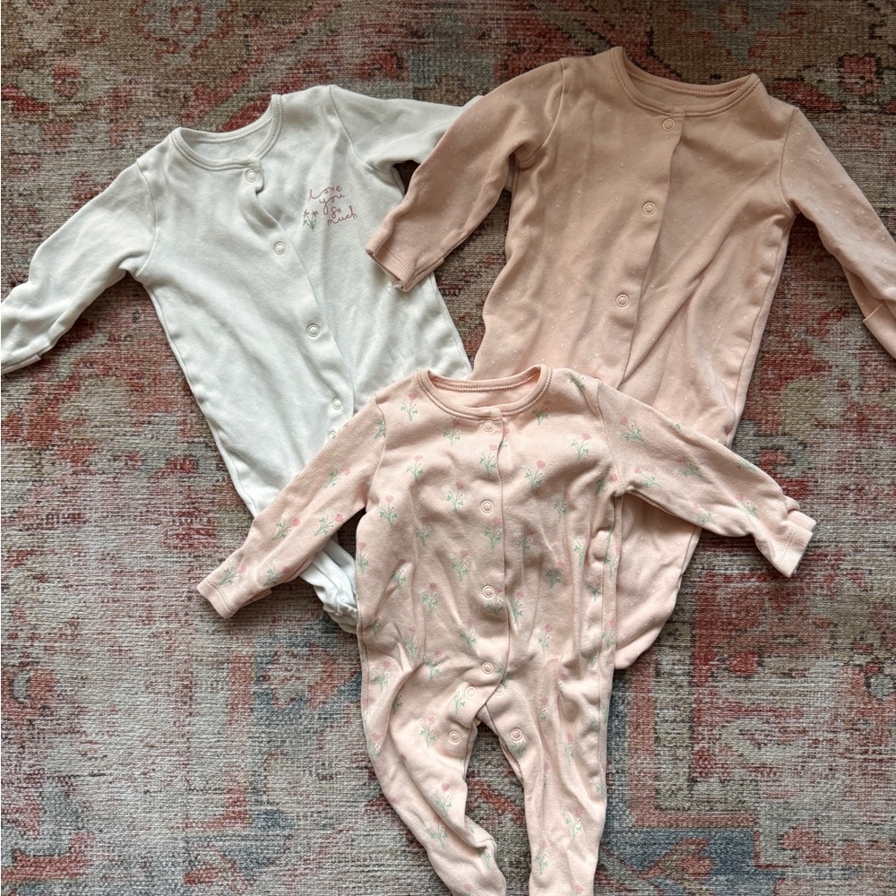 Set of cotton baby pajamas